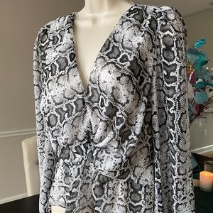 EXPRESS NWOT SNAKE-PRINT PEPLUM TOP MEDIUM